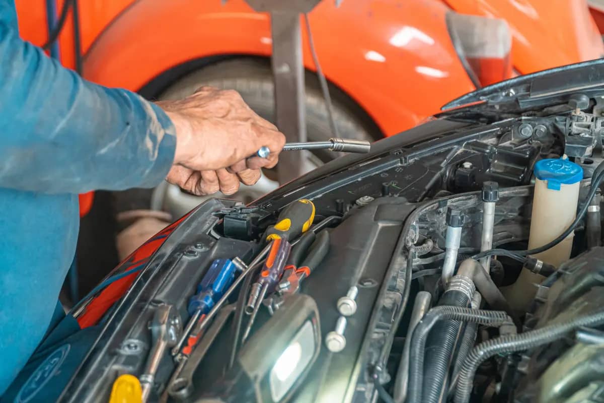 Motor bölümünde elektrik ve bağlantı kontrolü