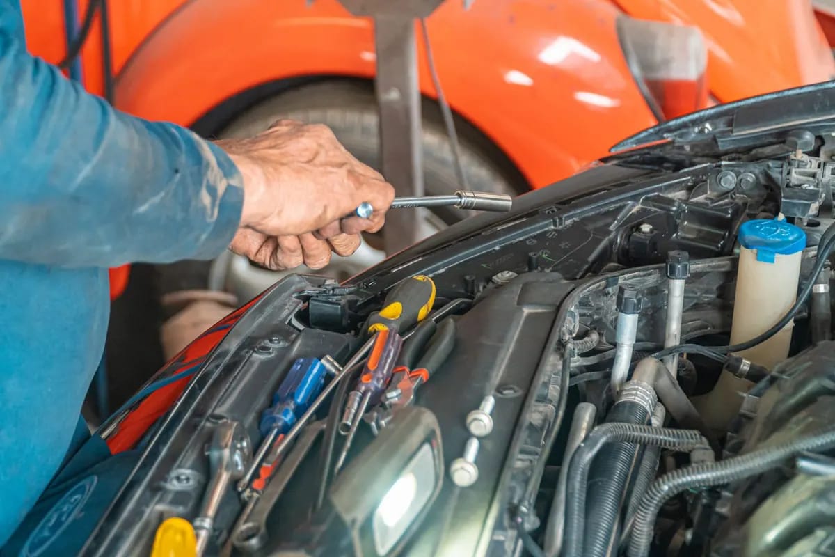 Motor bölümünde elektrik ve bağlantı kontrolü